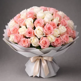 Амур – букет из высоких кремовых и розовых роз (70 см)